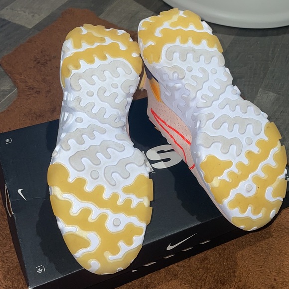 Women’s Nike React Vision - Picture 5 of 9